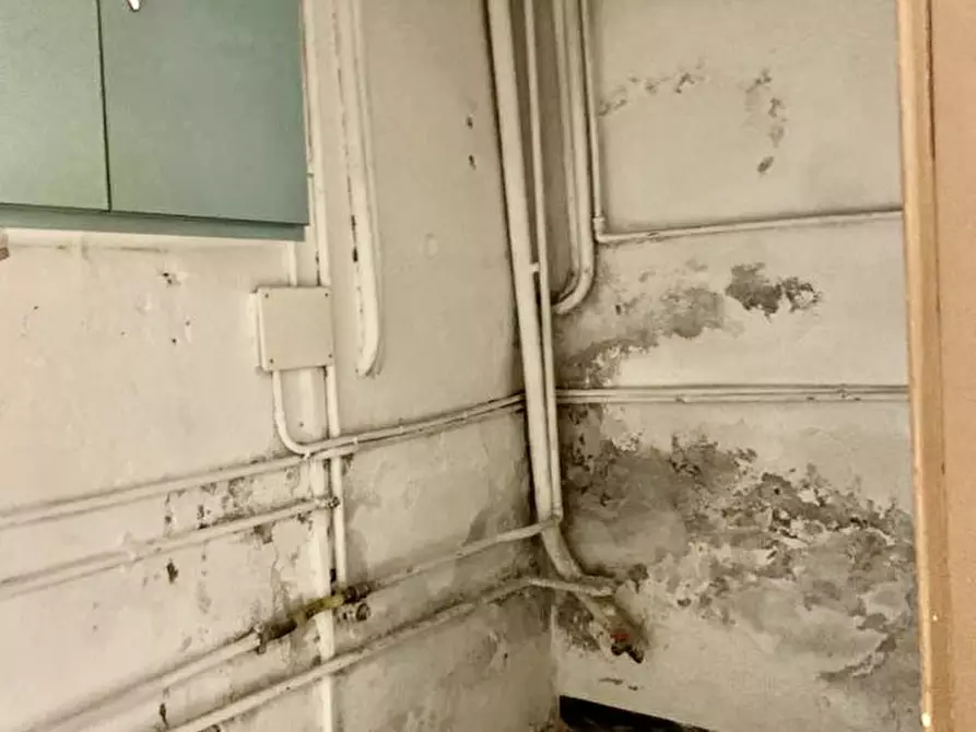 Immagine 11 di Negozio in vendita  in via Cesarotti a Padova