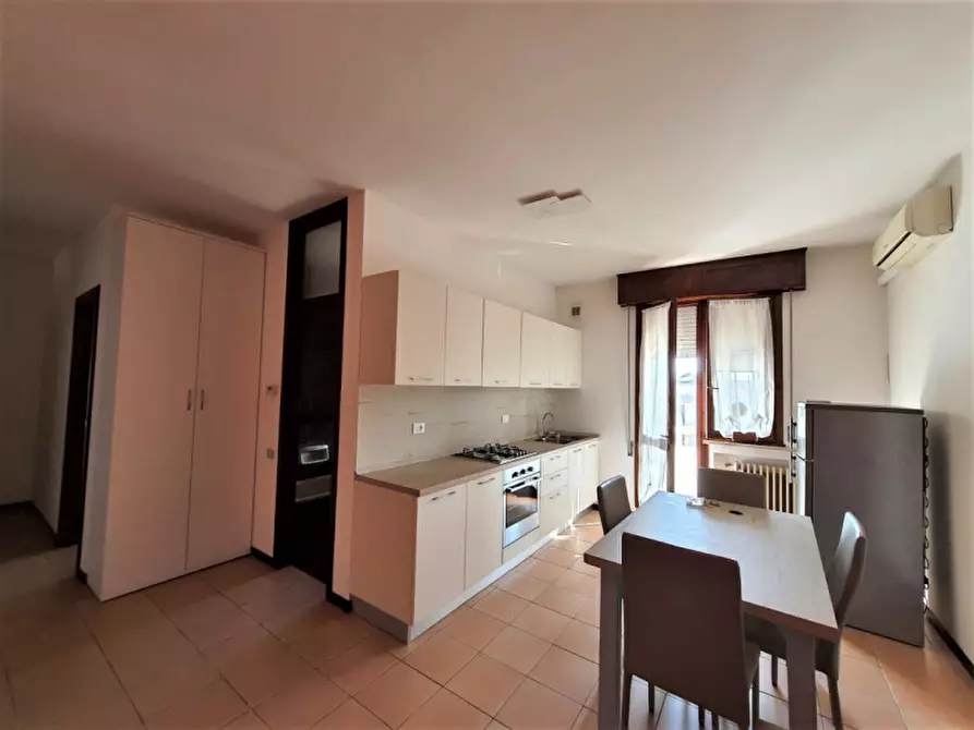 Immagine 1 di Appartamento in vendita  in Via Confalonieri a Rovigo