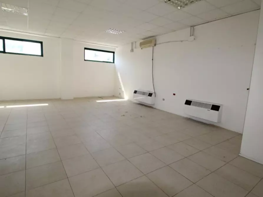 Immagine 2 di Negozio in vendita  in viale matteotti a Montevarchi