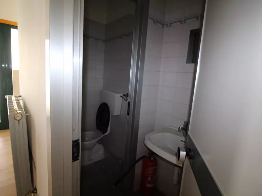 Immagine 5 di Negozio in vendita  in viale matteotti a Montevarchi