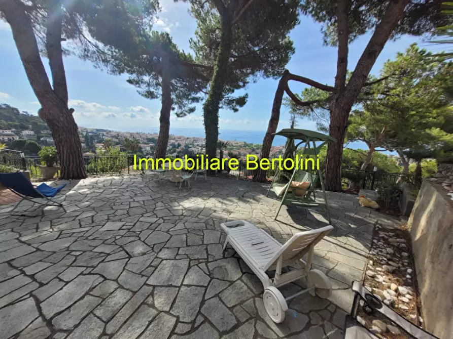 Immagine 2 di Villa in vendita  in VIA BELLAVISTA a Bordighera