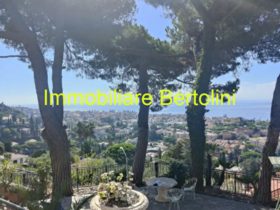 Immagine 3 di Villa in vendita  in VIA BELLAVISTA a Bordighera