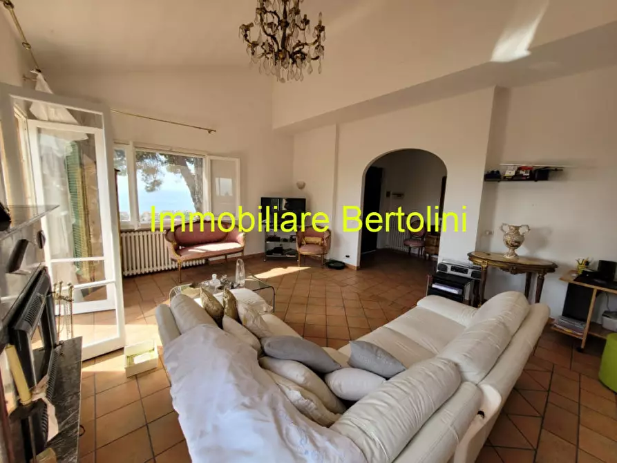 Immagine 10 di Villa in vendita  in VIA BELLAVISTA a Bordighera