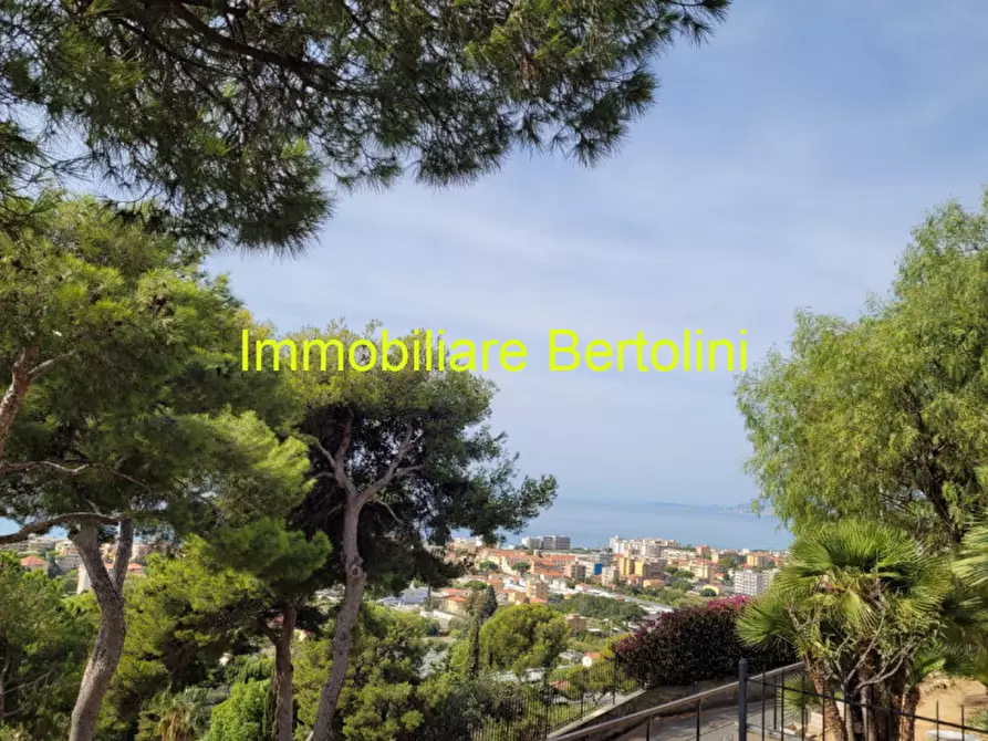 Immagine 12 di Villa in vendita  in VIA BELLAVISTA a Bordighera