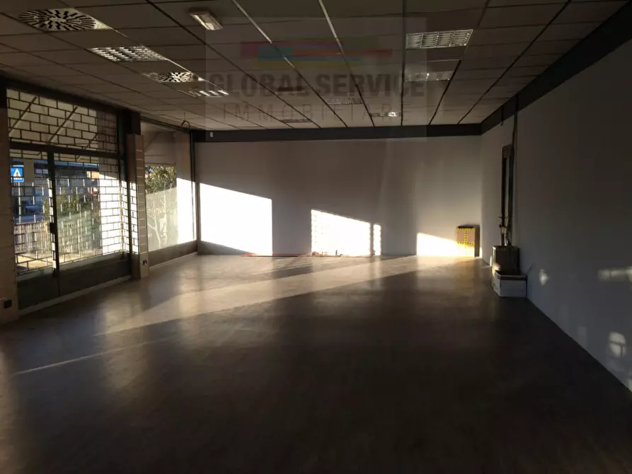 Immagine 5 di Negozio in vendita  in Via Statale, 125 a Calcinato