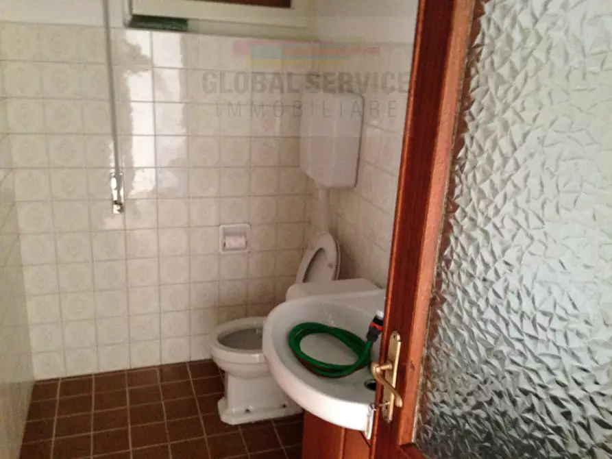 Immagine 9 di Negozio in vendita  in Via Statale, 125 a Calcinato