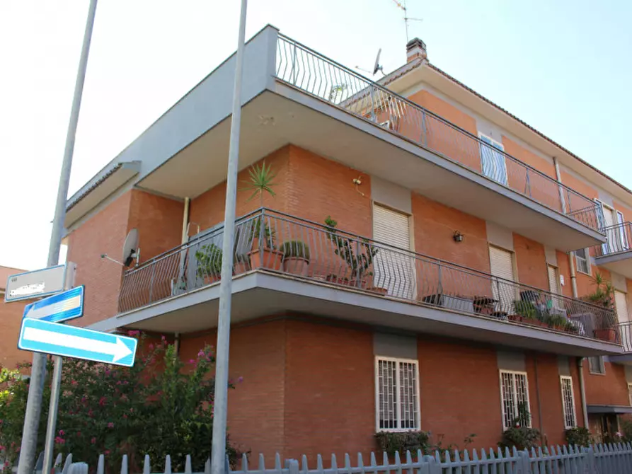 Immagine 1 di Appartamento in vendita  in VIA NINO BIXIO a Marino