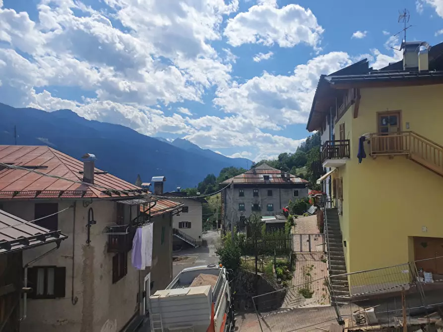 Immagine 2 di Casa indipendente in vendita  in Frazione Deggiano a Commezzadura