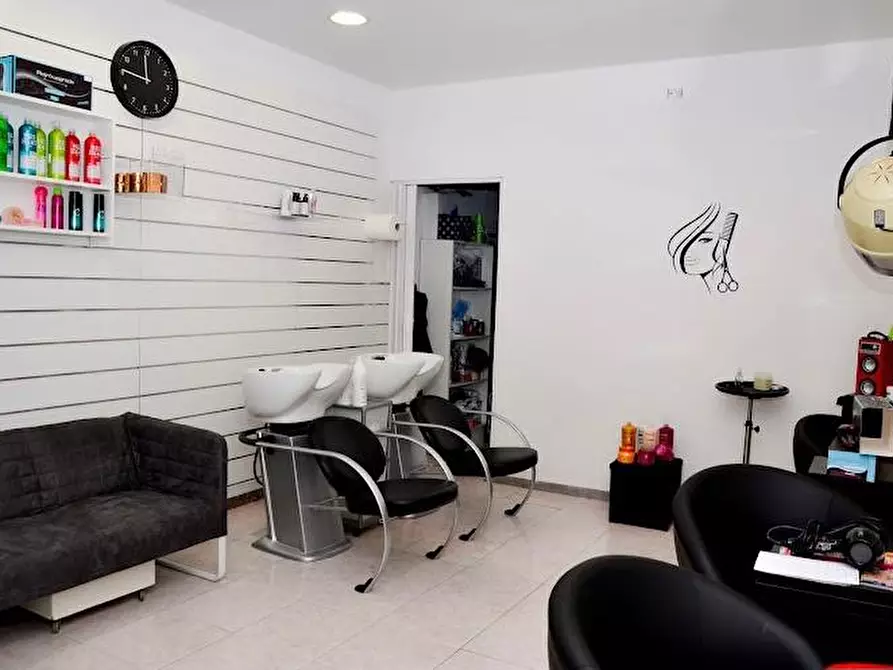 Immagine 2 di Attività commerciale in vendita  in via di torrevecchia a Roma