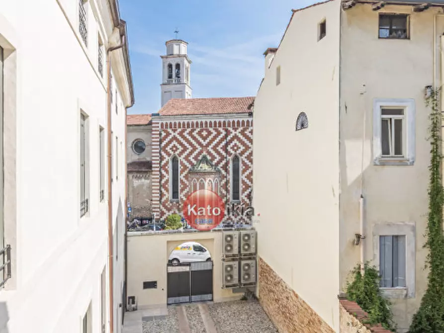Immagine 1 di Appartamento in vendita  in Corso Fogazzaro a Vicenza