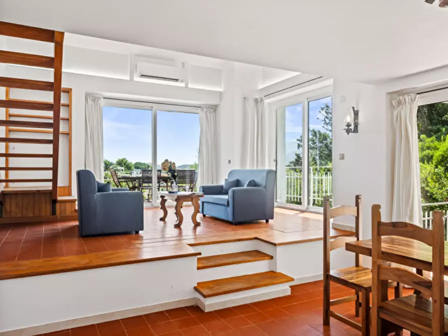 Immagine 1 di Villa in vendita  in via del cisto 3 a Golfo Aranci
