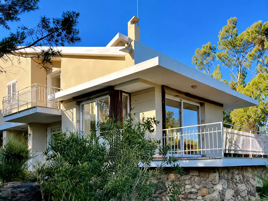 Immagine 3 di Villa in vendita  in via del cisto 3 a Golfo Aranci