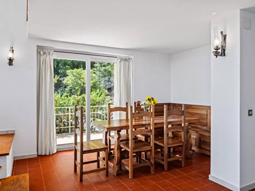 Immagine 4 di Villa in vendita  in via del cisto 3 a Golfo Aranci
