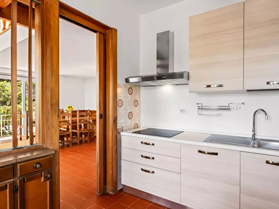 Immagine 8 di Villa in vendita  in via del cisto 3 a Golfo Aranci