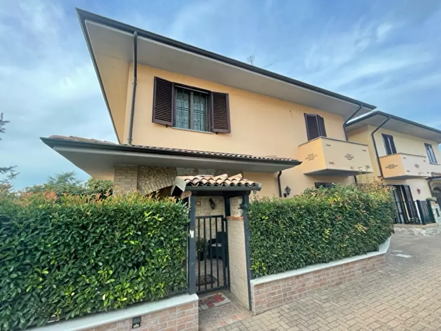 Immagine 1 di Villa in vendita  in Via Giuliani 45 a Sannazzaro De' Burgondi