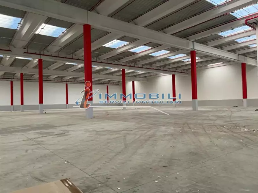 Immagine 11 di Magazzino in affitto  in VIA FONTANA a Telgate