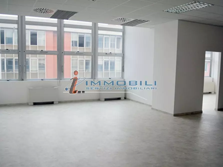 Immagine 11 di Ufficio in affitto  in VIA MECENATE a Milano