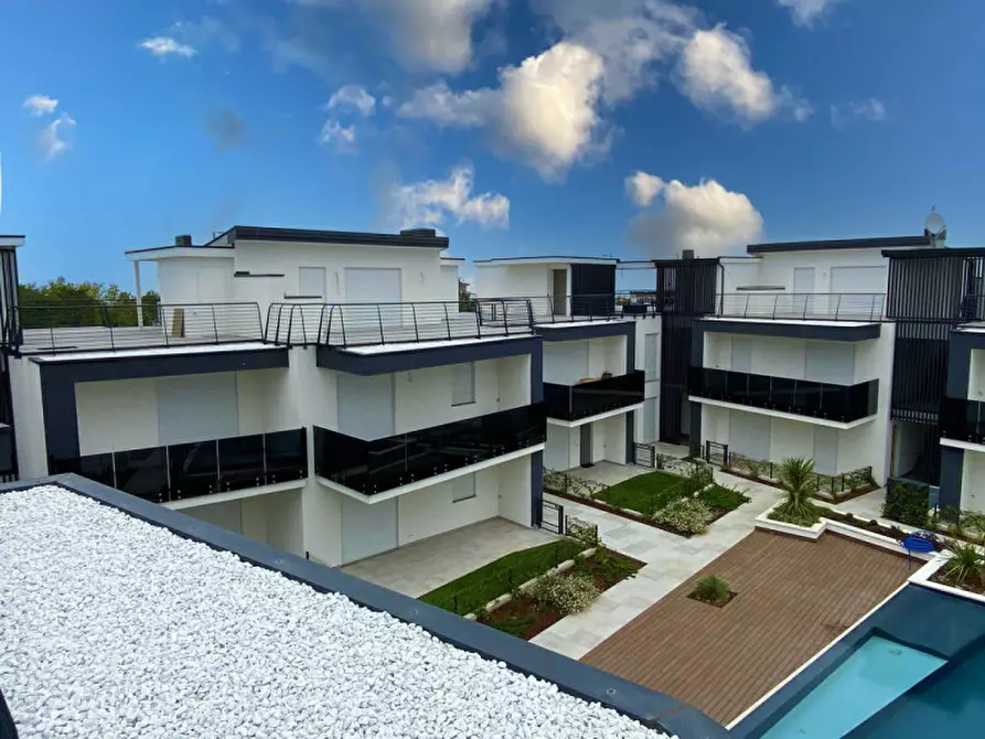 Immagine 1 di Appartamento in vendita  in Via G. Falcone n.14 a Peschiera Del Garda