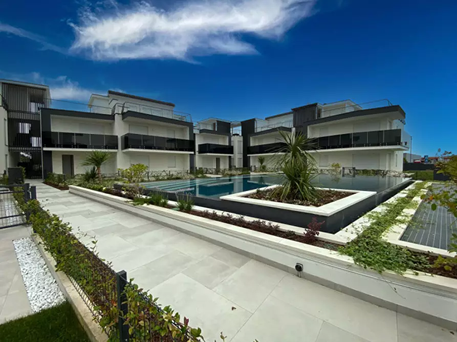 Immagine 2 di Appartamento in vendita  in Via G. Falcone n.14 a Peschiera Del Garda