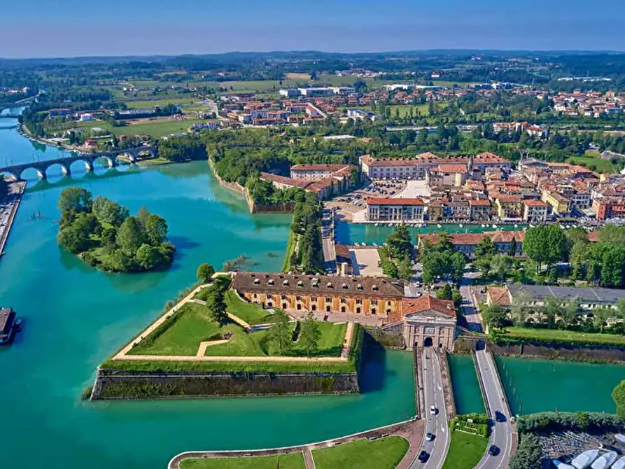 Immagine 9 di Appartamento in vendita  in Via G. Falcone n.14 a Peschiera Del Garda