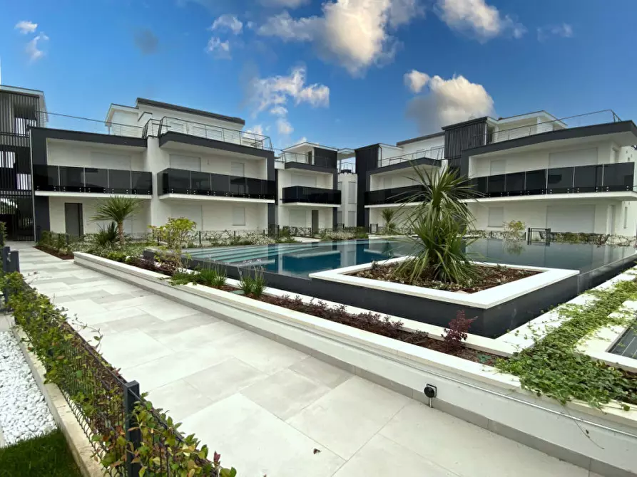 Immagine 11 di Appartamento in vendita  in Via G. Falcone n.14 a Peschiera Del Garda