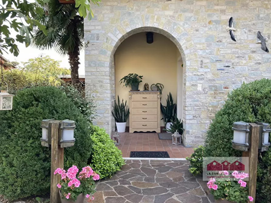 Immagine 1 di Casa bifamiliare in vendita  in via martiri delle foibe a Vicenza