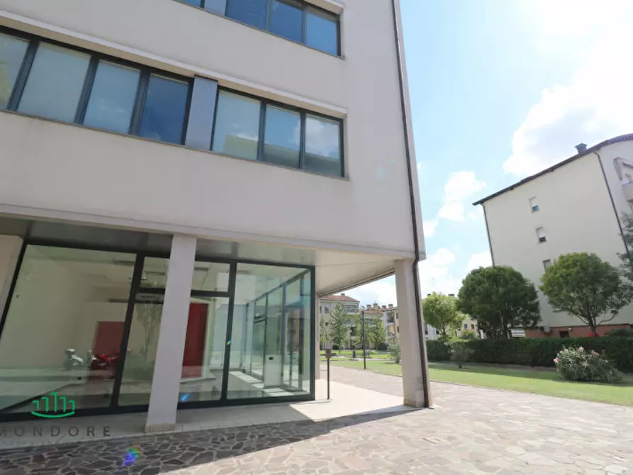 Immagine 2 di Negozio in vendita  in Via quasimodo a Castel Maggiore