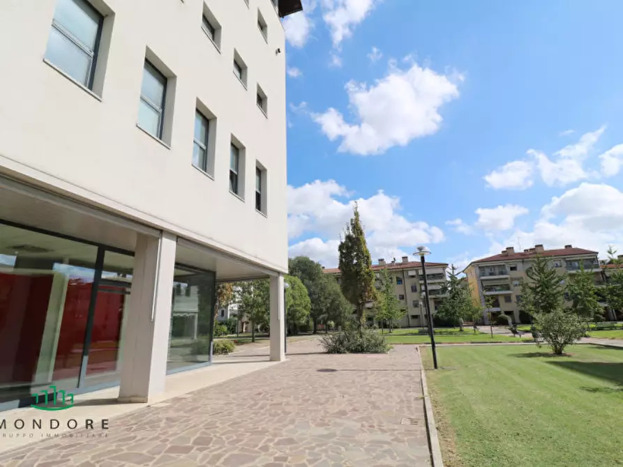 Immagine 3 di Negozio in vendita  in Via quasimodo a Castel Maggiore