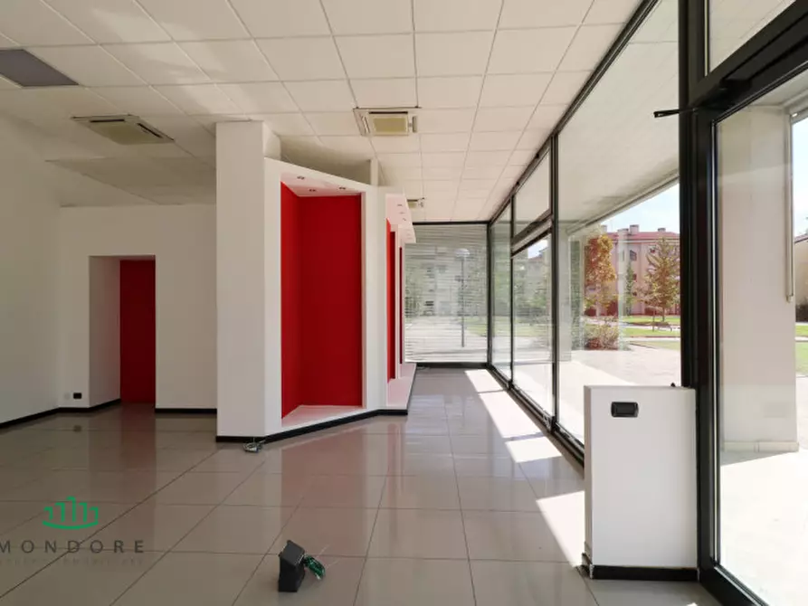 Immagine 6 di Negozio in vendita  in Via quasimodo a Castel Maggiore