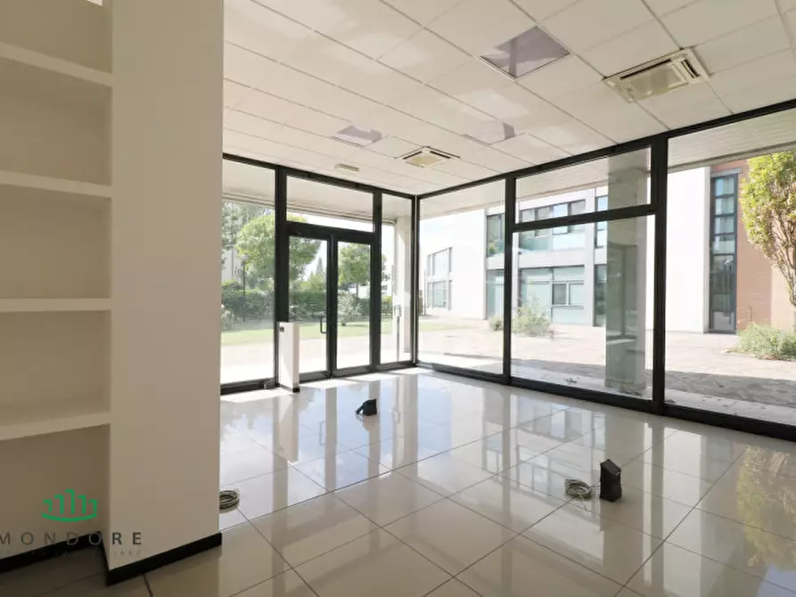 Immagine 10 di Negozio in vendita  in Via quasimodo a Castel Maggiore