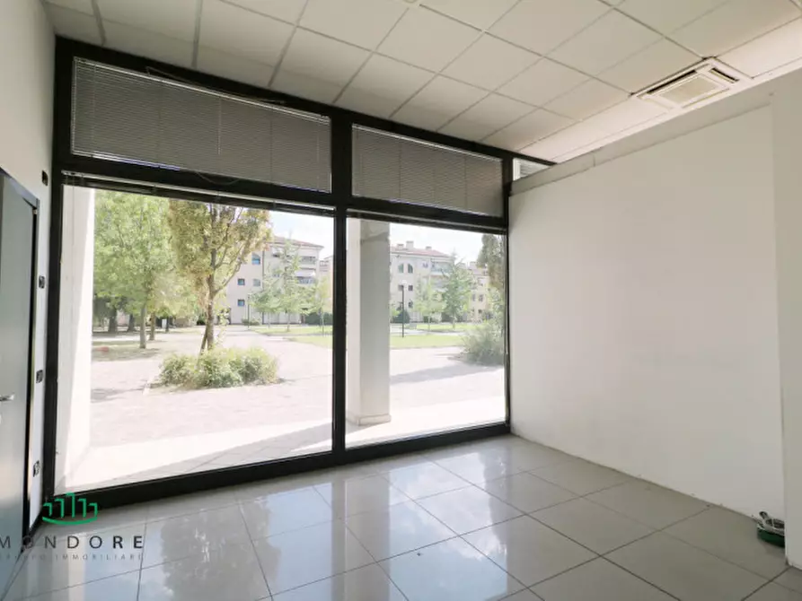 Immagine 15 di Negozio in vendita  in Via quasimodo a Castel Maggiore