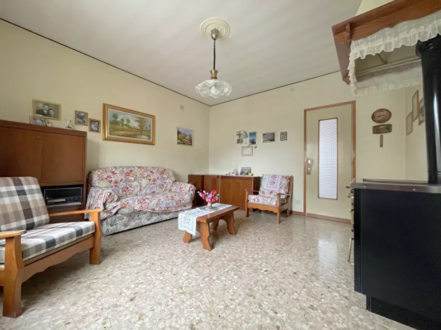 Immagine 3 di Casa indipendente in vendita  in Via Buttrio a Udine