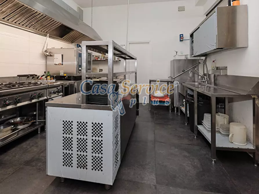 Immagine 13 di Attività commerciale in vendita  in Via Capo a Cutrofiano