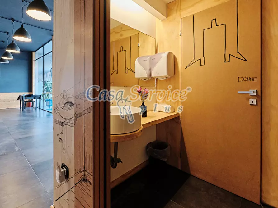 Immagine 33 di Attività commerciale in vendita  in Via Capo a Cutrofiano