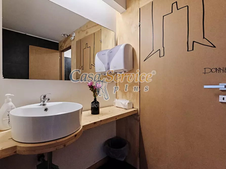 Immagine 36 di Attività commerciale in vendita  in Via Capo a Cutrofiano