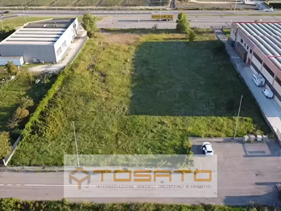 Immagine 1 di Terreno in vendita  a Concamarise