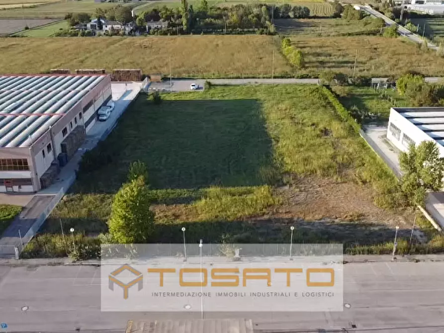 Immagine 2 di Terreno in vendita  a Concamarise