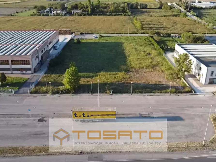 Immagine 3 di Terreno in vendita  a Concamarise