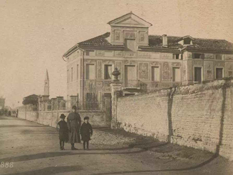 Immagine 7 di Villa in vendita  a Treviso