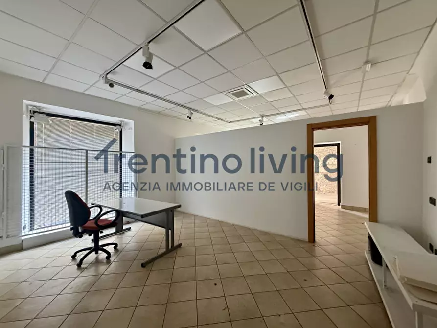 Immagine 1 di Negozio in vendita  in via Roma a Mezzolombardo