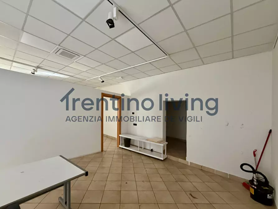 Immagine 5 di Negozio in vendita  in via Roma a Mezzolombardo