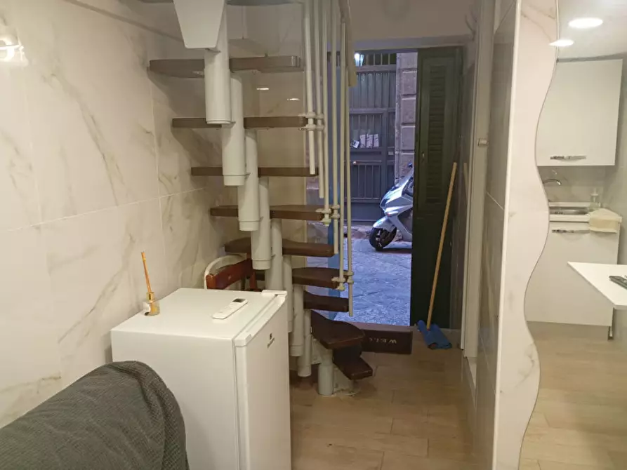 Immagine 10 di Appartamento in affitto  in Vico 2 foglie a Santa Chiara a Napoli