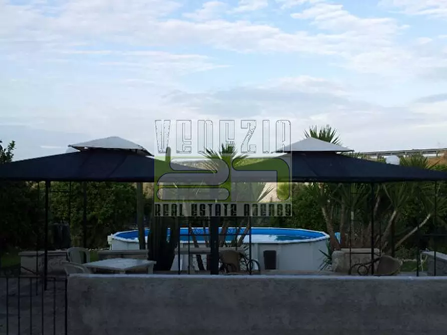 Immagine 1 di Villa in vendita  a Avola