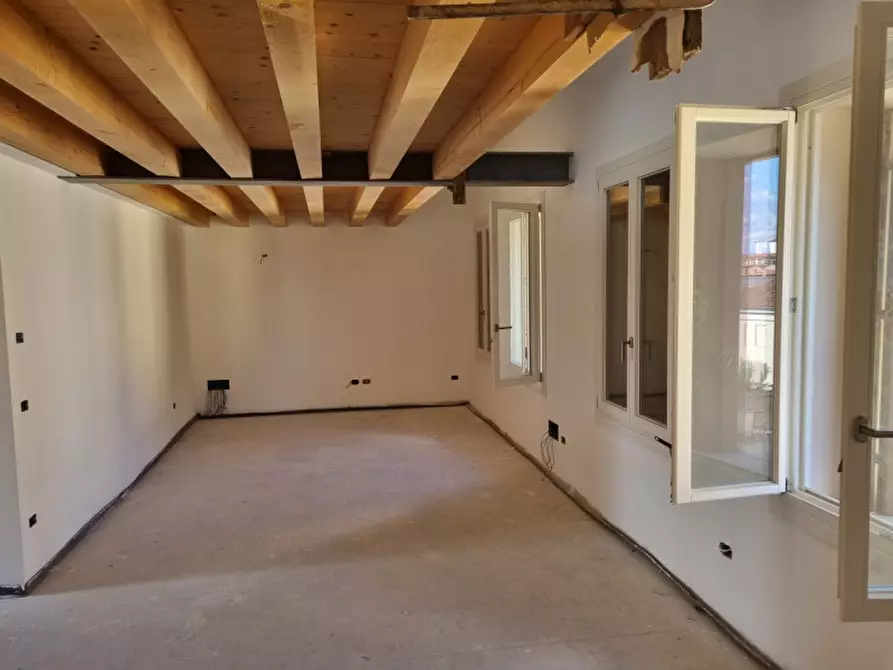 Immagine 2 di Appartamento in vendita  a Vicenza