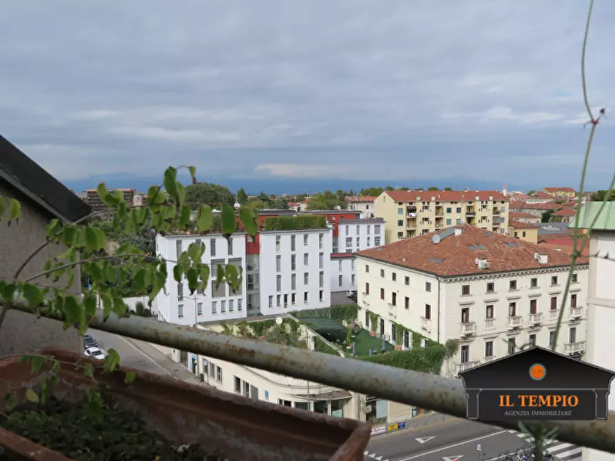 Immagine 22 di Attico in vendita  in Viale Milano a Vicenza