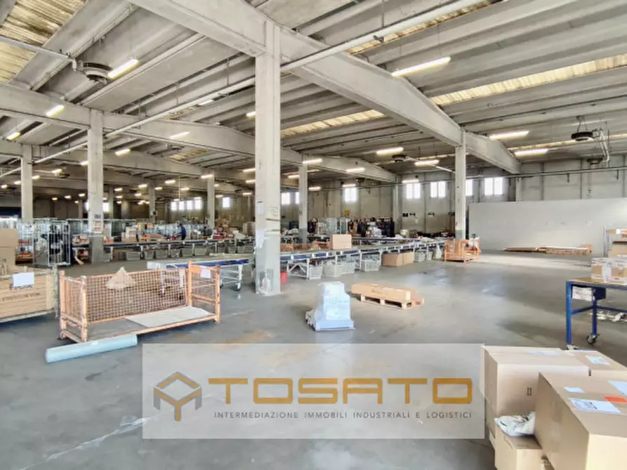 Immagine 1 di Capannone industriale in affitto  a Verona