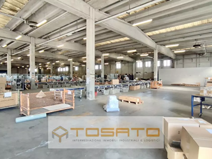 Immagine 1 di Capannone industriale in affitto  a Verona