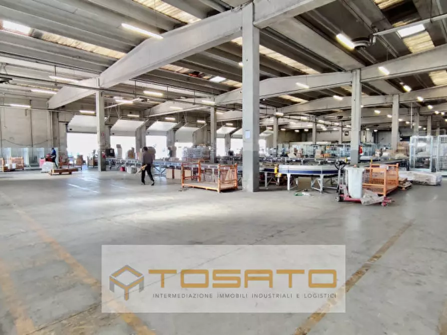 Immagine 3 di Capannone industriale in affitto  a Verona