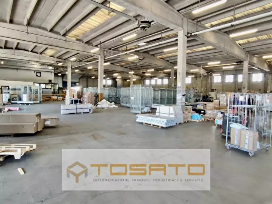 Immagine 3 di Capannone industriale in affitto  a Verona