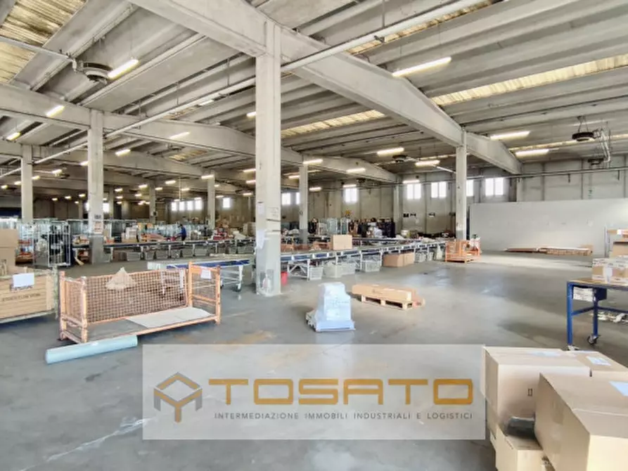 Immagine 3 di Capannone industriale in affitto  a Verona